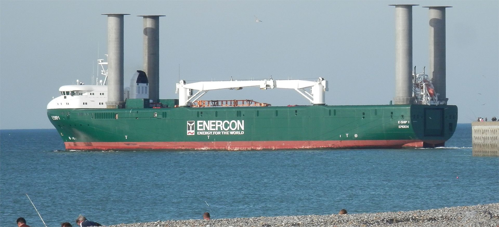 Корабът "Е-Ship" е собственост на германска компания за вятърни турбини