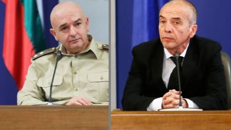 Мангъров срещу Мутафчийски: Ще измрат ли много хора?
