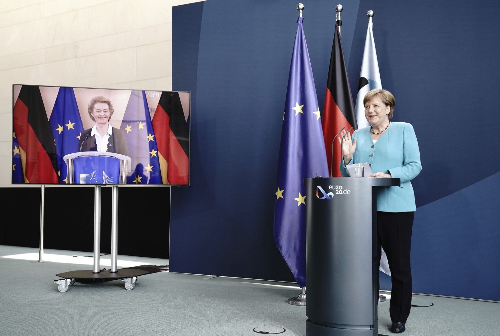 Ангела Меркел и Урсула фон дер Лайен дадоха съвместна (видео) пресконференция във връзка с наалото на германското председателство на ЕС