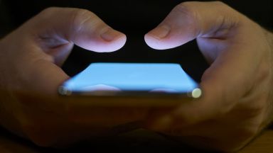 13 годишно момче е получило от мобилен оператор 127 СМС а с