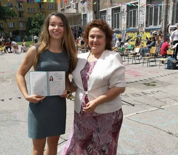 Всяко училище си има лична специфика и според възможностите на учителите и учениците успя да се справи, казва Емилия Богданова