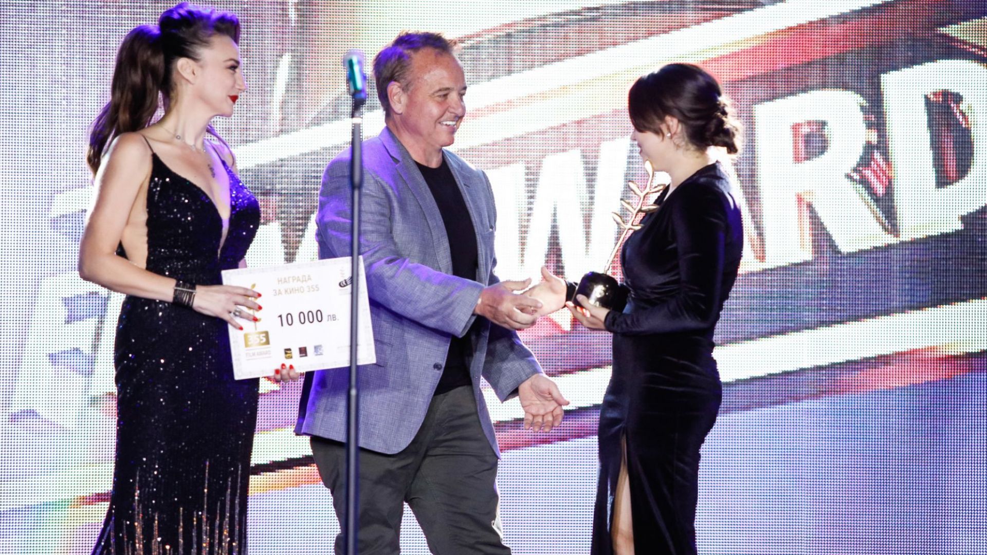 Сред звезди, официални лица и с много стил бяха връчени наградите на фондация "Стоян Камбарев" за 2020 г.