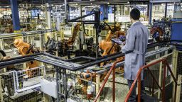 След COVID кризата: До 75% повече роботи заместват хората в промишлеността