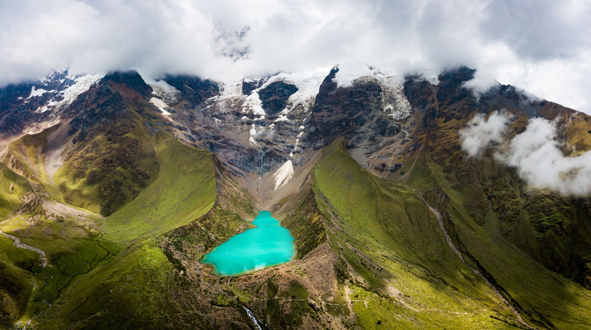 В Перу има повече от 800 планински езера и 2679 ледника с обща площ около 2000 км