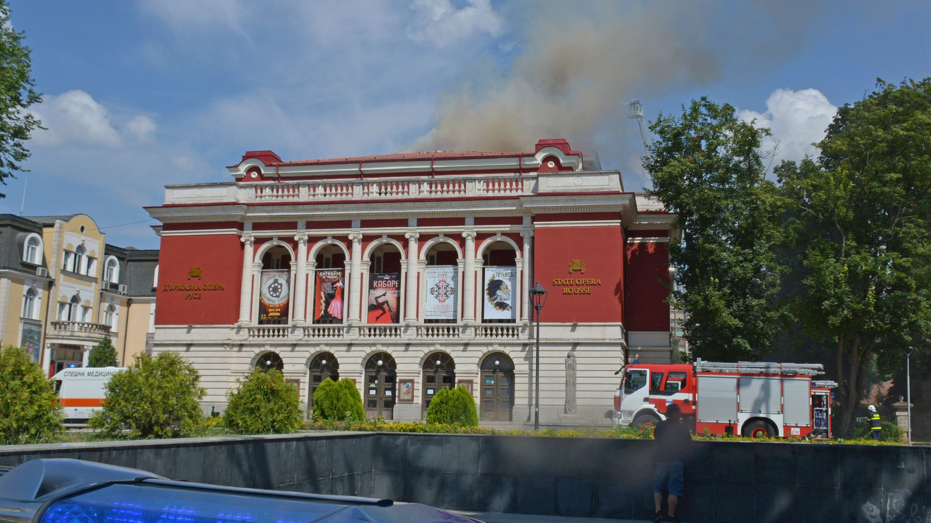 Локализираха пожара в Операта в Русе, щетите обаче са големи