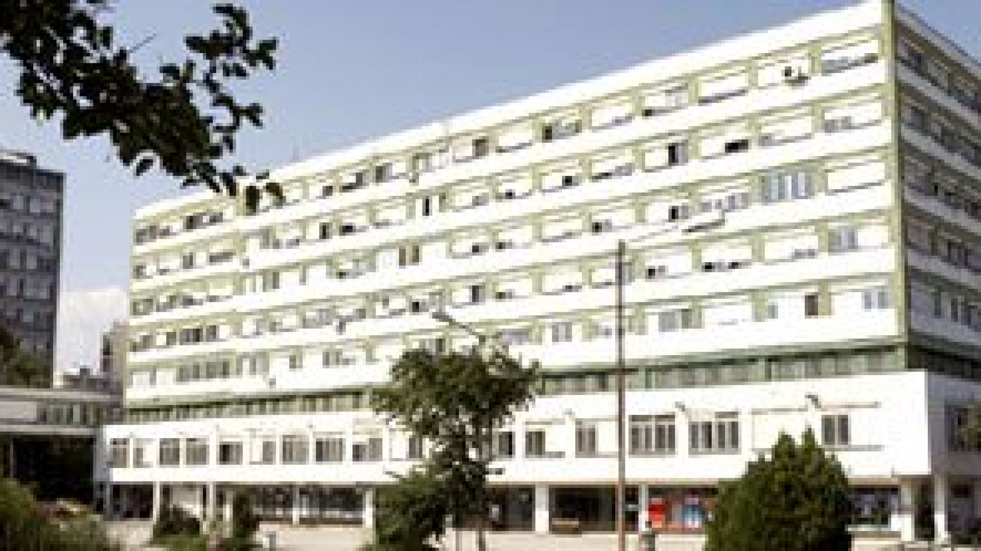 Пациент избяга от УМБАЛ-Бургас, скачайки гол от третия етаж