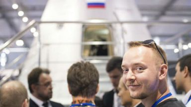 Роскосмос забрани на служителите си да напускат страната