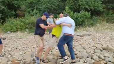 Гардове от скандала на плаж Росенец са били възстановени на