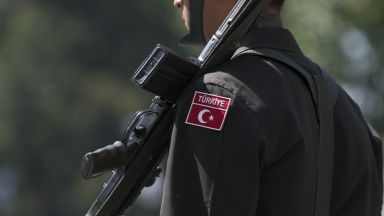 Войнишките изпращания все още са факт в Турция, но без музика и в тесен семеен кръг