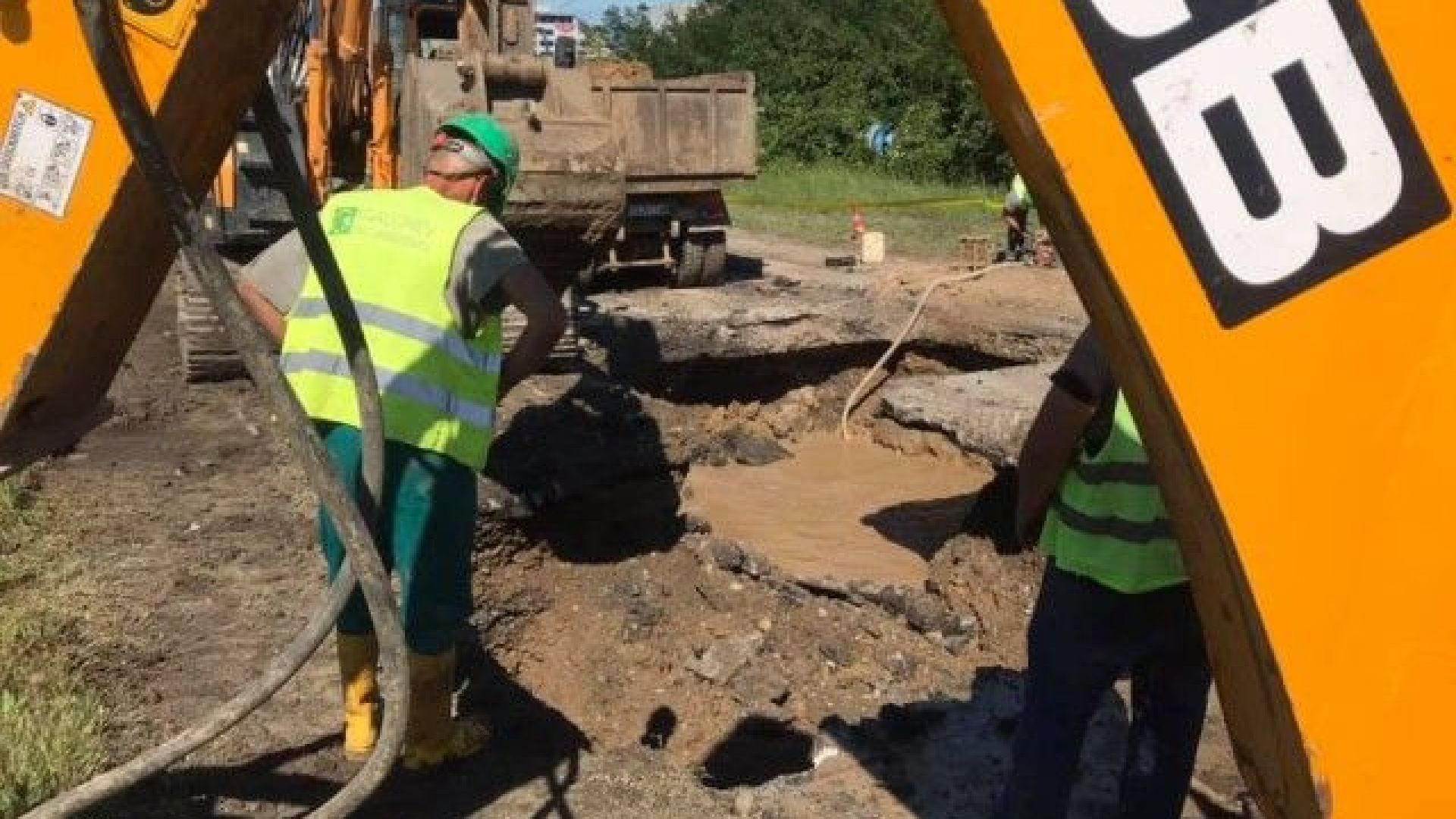 Авария на водопровод променя маршрута на автобуси в София