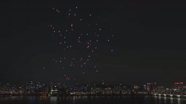 Южна Корея популяризира носенето на маски с дрон шоу (видео)