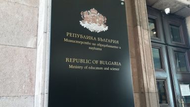 Министерството на образованието и науката активира първите си пет електронни