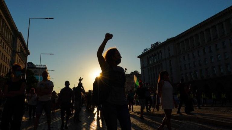 Протестиращи блокираха Орлов мост за час (обновена)