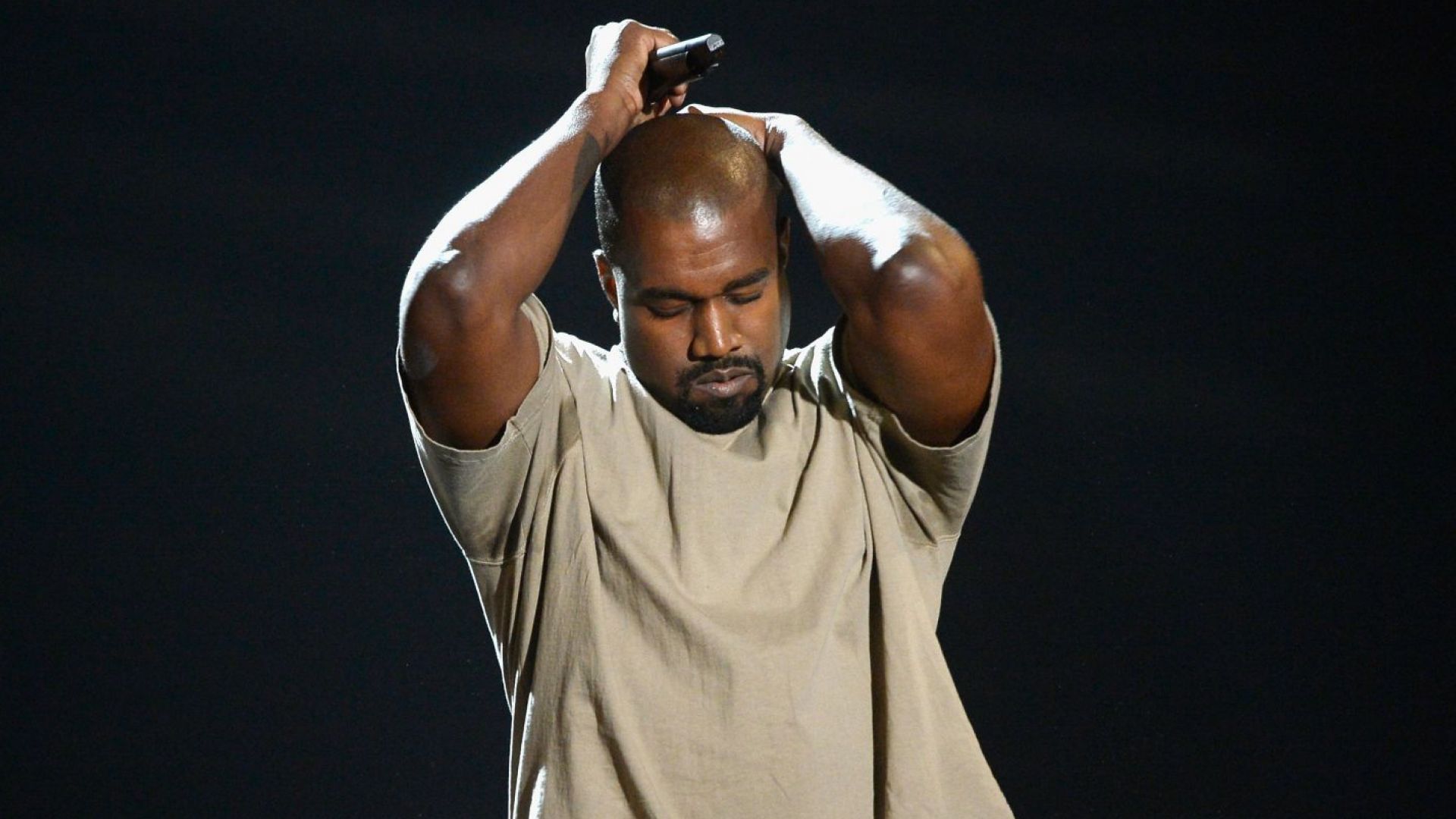 Рапърът Кание Уест е отстранен от участие в музикалните награди "Грами"