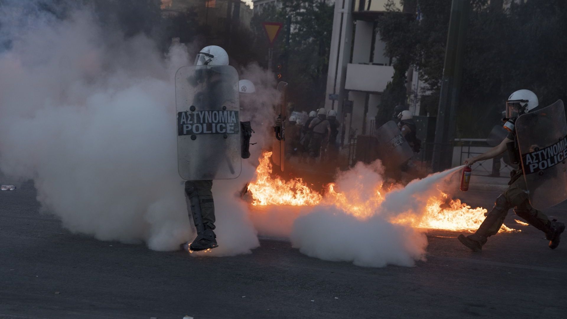 Насилие избухна на демонстрация в Гърция срещу нов закон за протестите