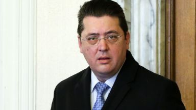  Арестът на президентския секретар Пламен Узунов е бил противозаконен 
