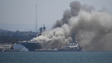 57 ранени в огнен ад на десантен кораб в база на ВМС в Сан Диего (видео)