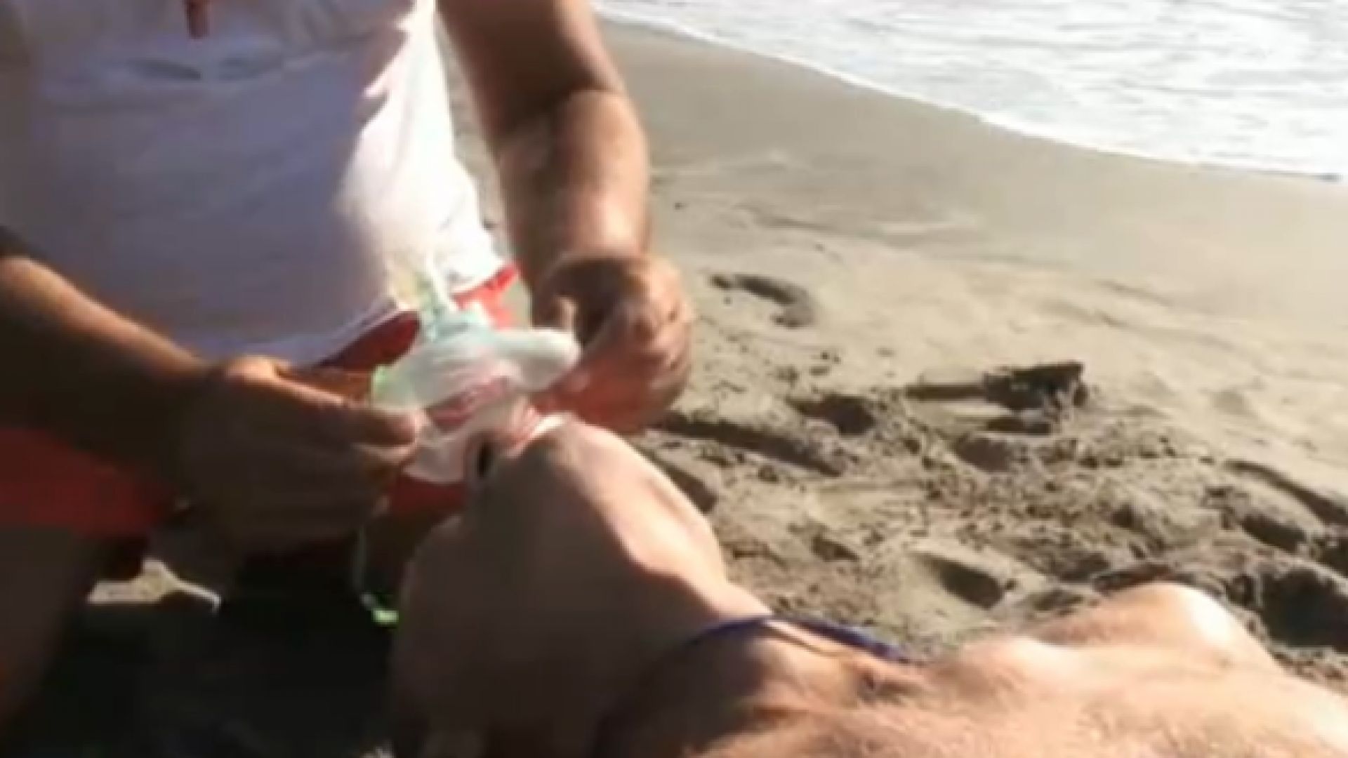 Спасителите на плажа с нов уред – маска за обдишване на удавници