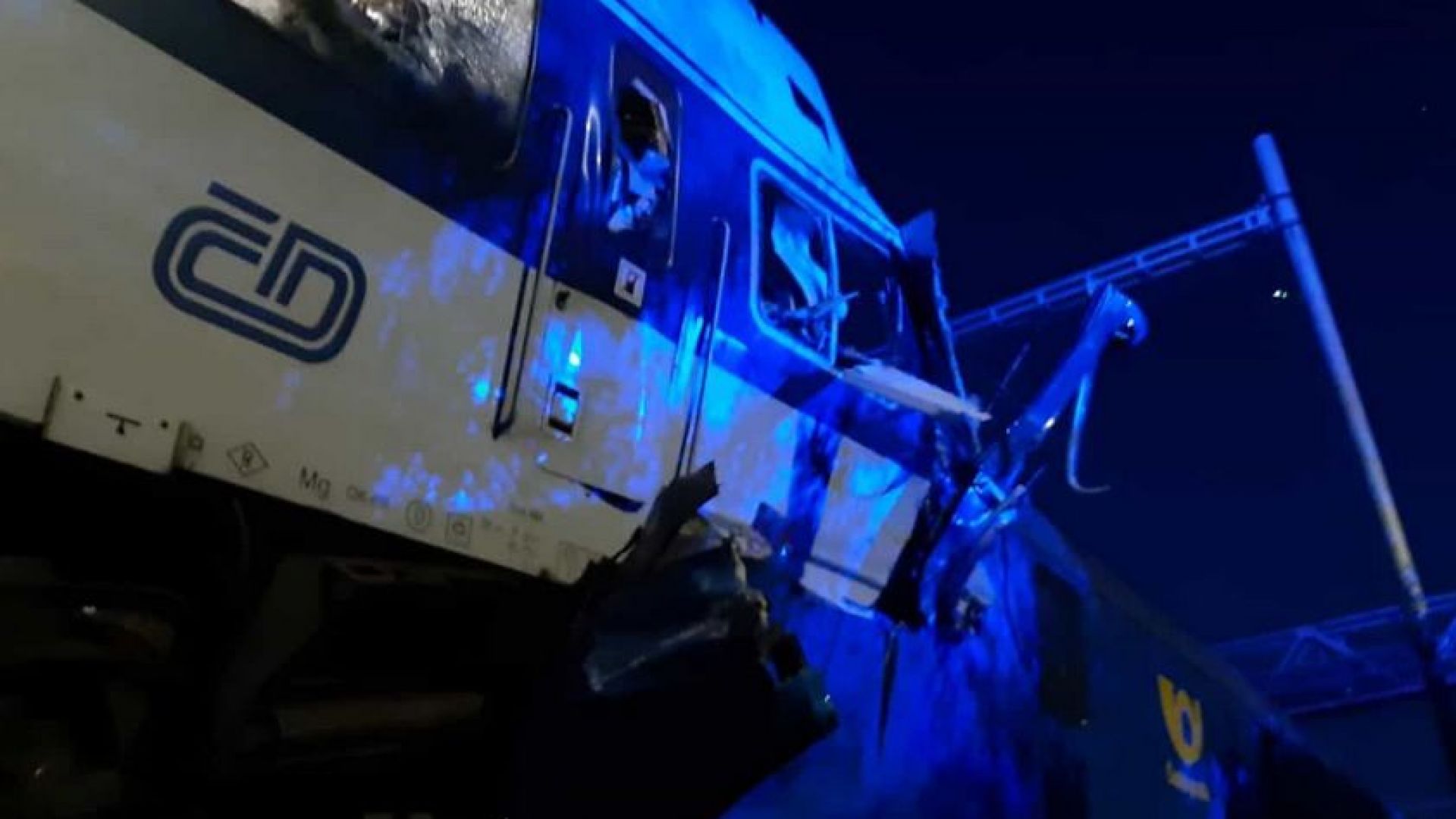 Десетки ранени при втора влакова катастрофа в Чехия за 7 дни (видео+снимки)