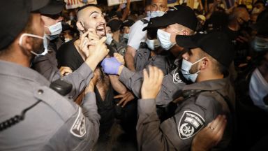 Безредици и в Израел на протести срещу Нетаняху - полицейска сила, арестувани и ранени (снимки)