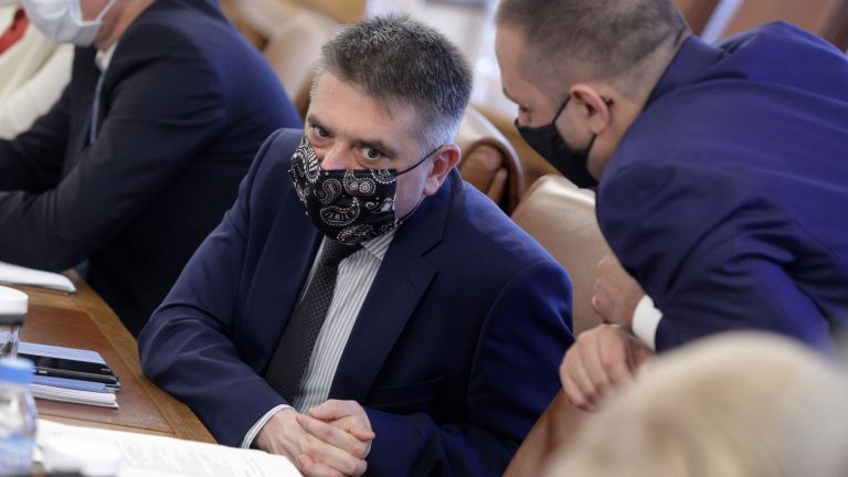 Бившият правосъден министър Данаил Кирилов е подал заявление за напускане