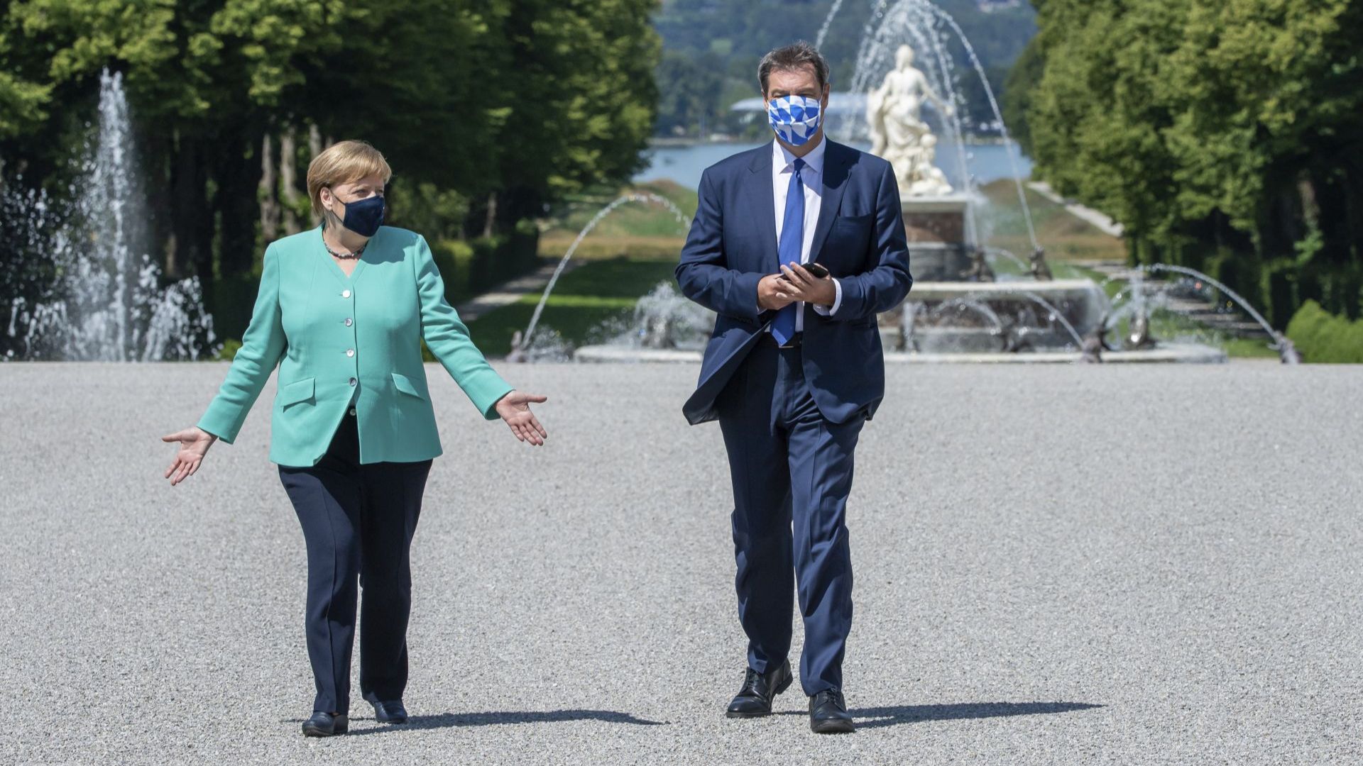 Меркел показва на сцената своя потенциален приемник