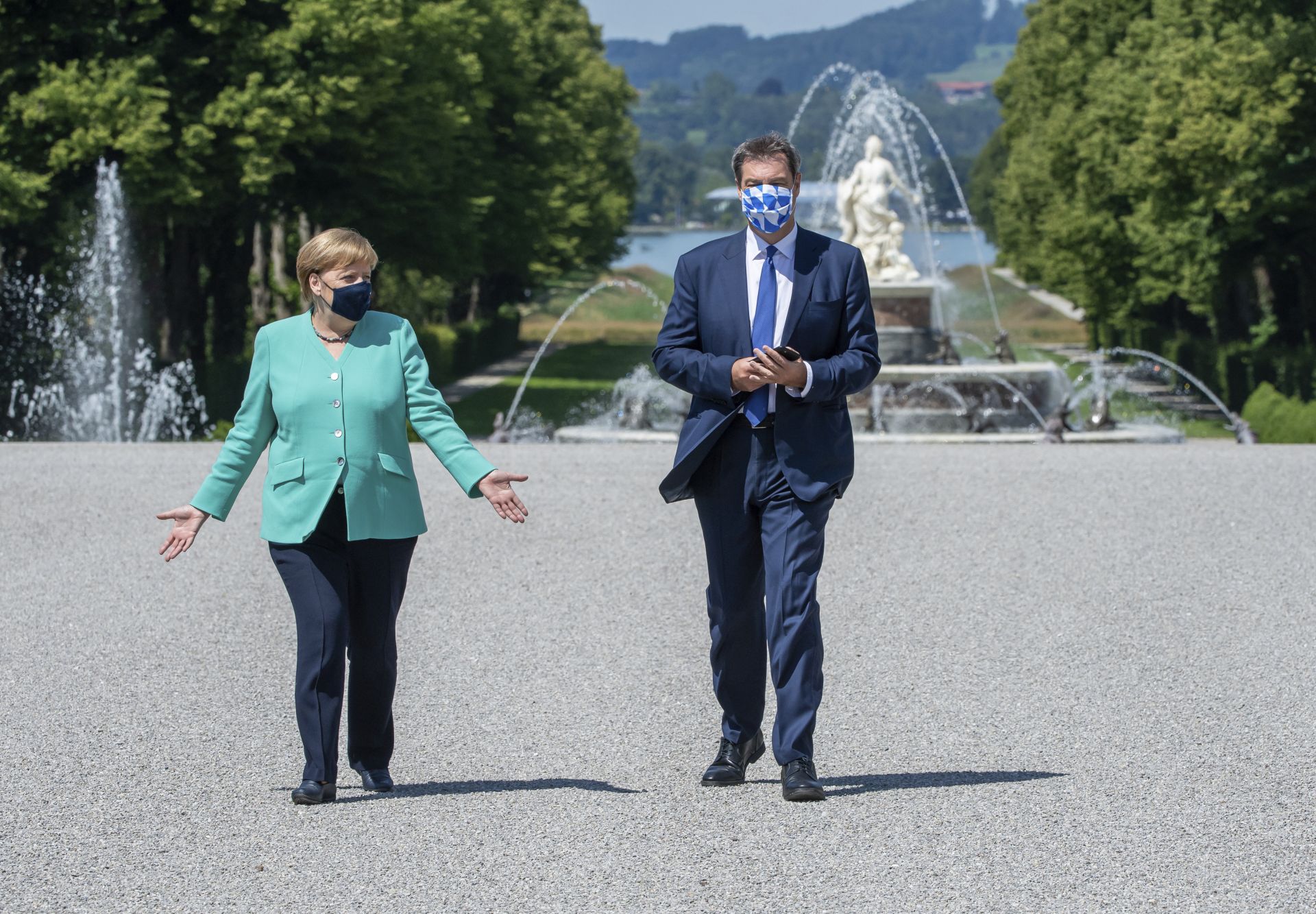 Ангела Меркел и Маркус Зьодер са много популярни в Германия