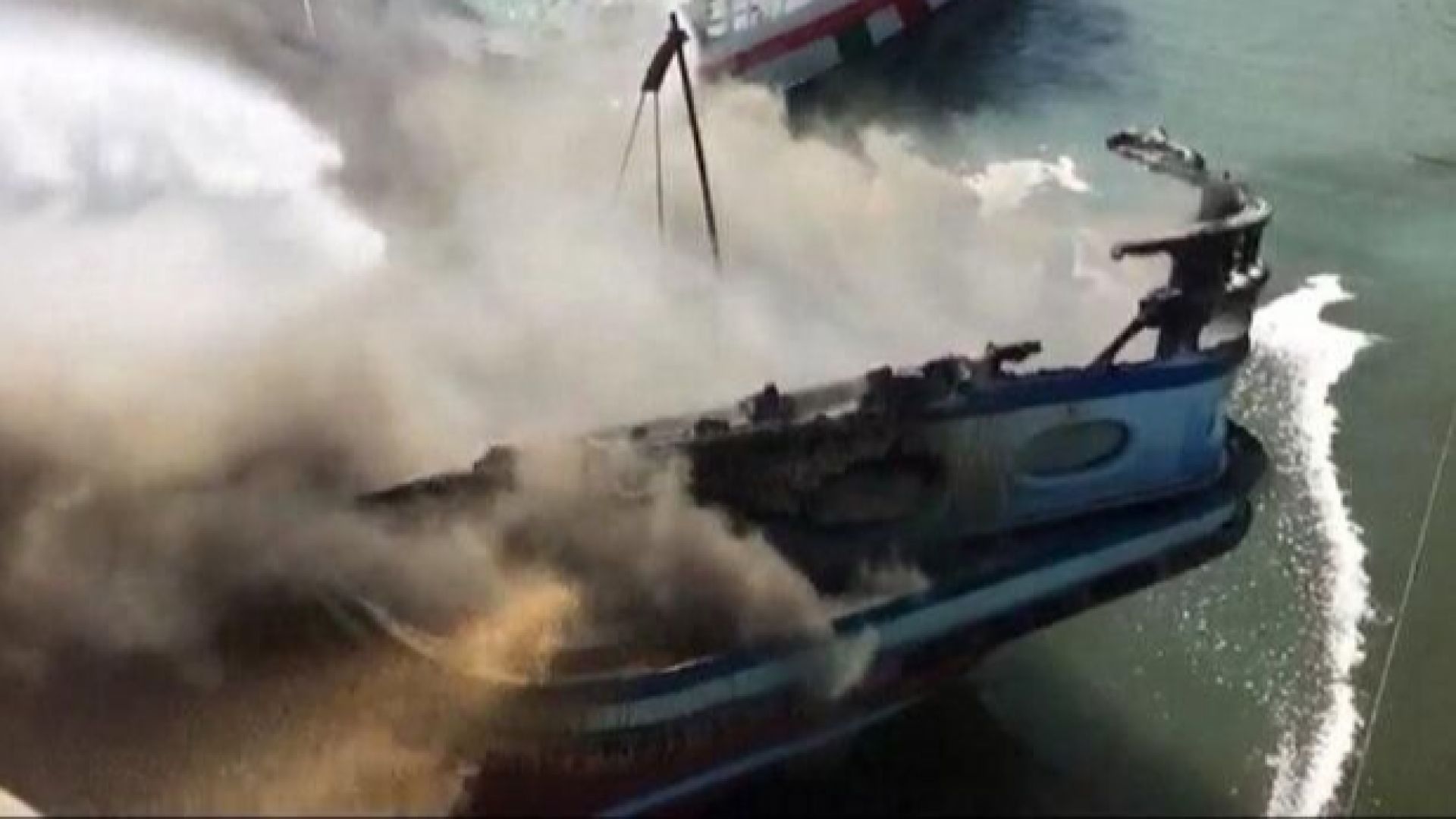 Горят най-малко седем кораба в иранското пристанище Бушехр (видео) 