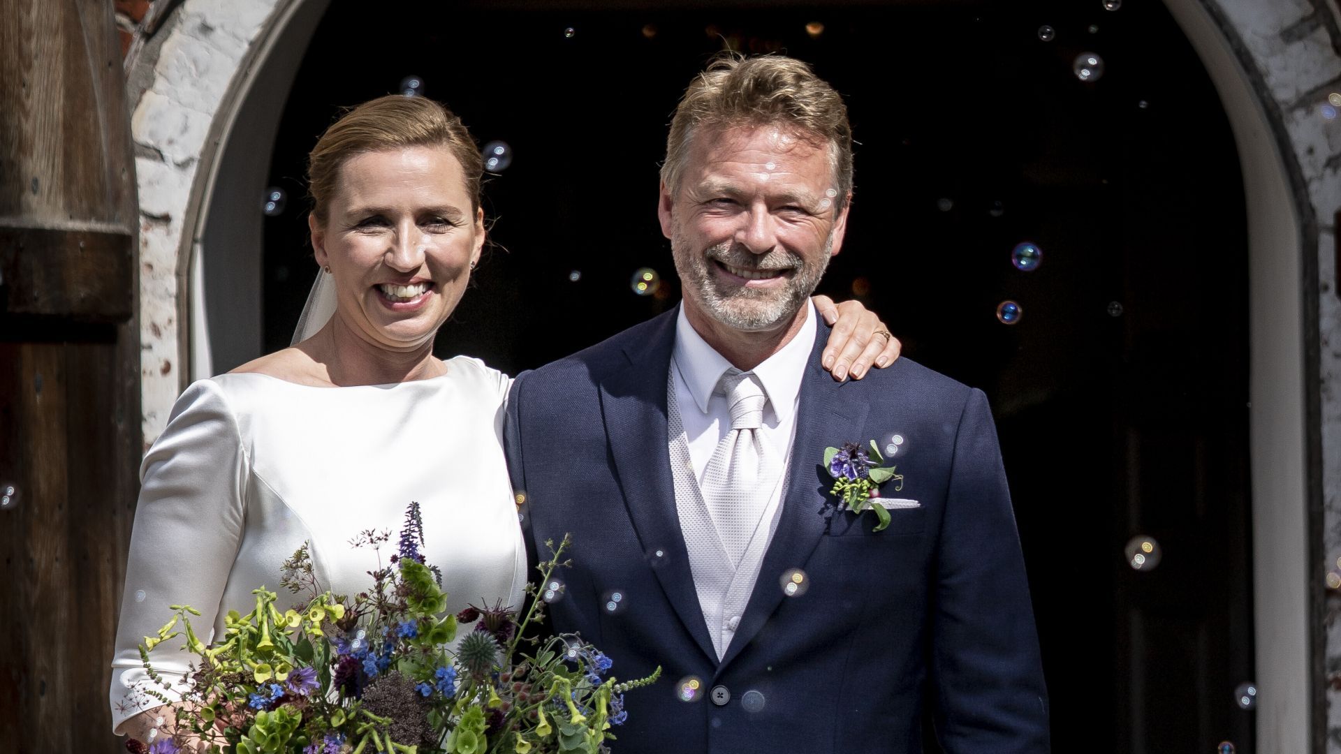 Датската премиерка успя да се омъжи от третия опит (снимки)