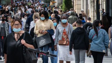 Франция е регистрирала 10 593 новозаразени с коронавируса за последните