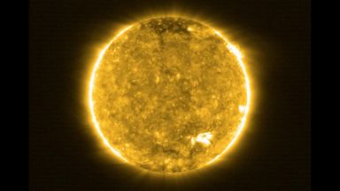 НАСА разследва странна експлозия на Слънцето