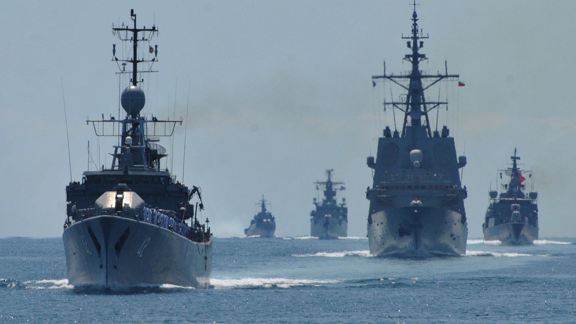 Те бдят за сигурността на корабоплаването: Военните от Хидрографската служба на ВМС