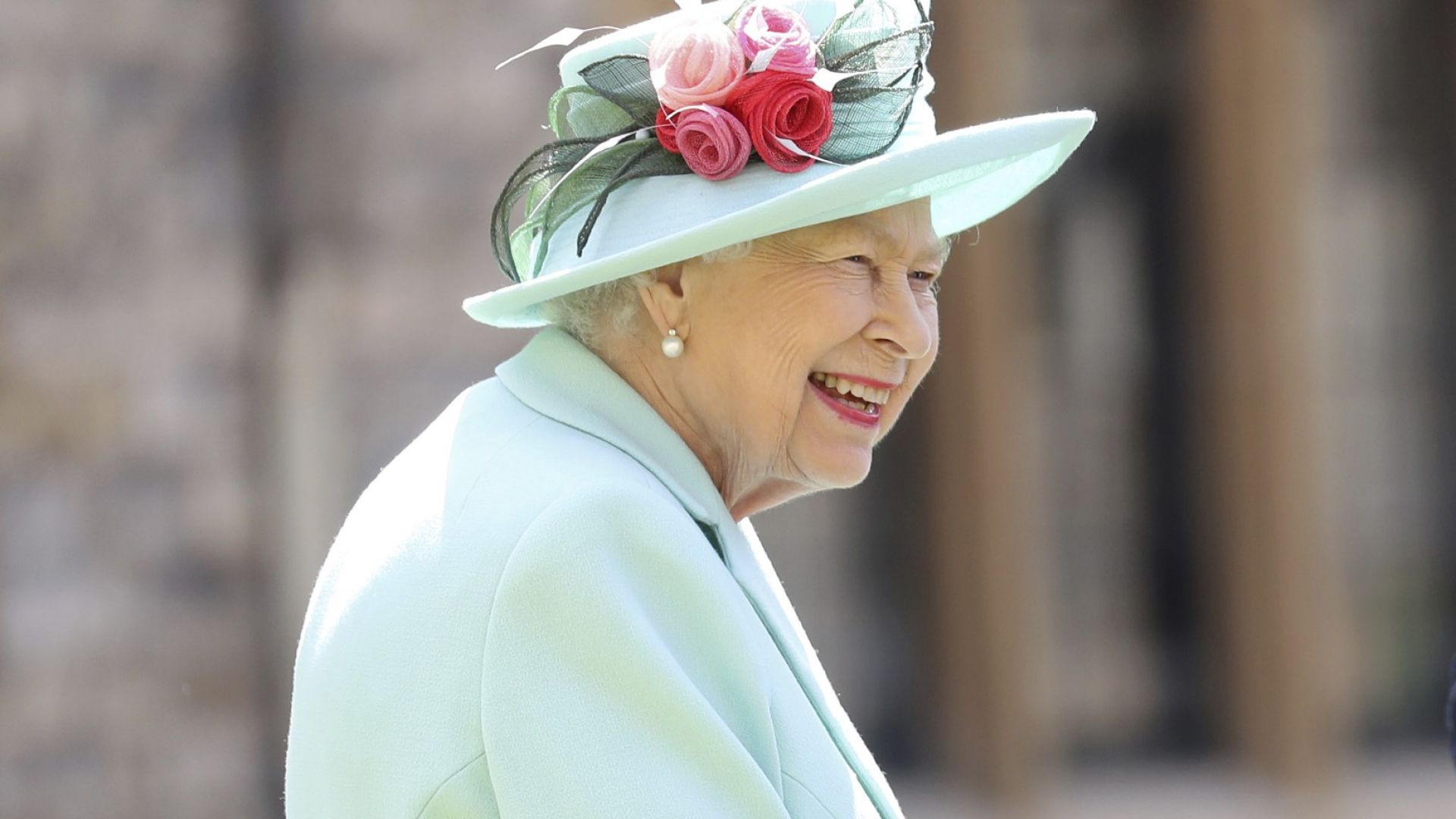 Кралица Елизабет Втора пуска джин на базата на билки от двореца Сандрингам