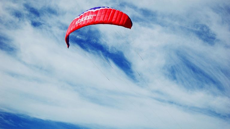 Парапланерист от Чехия загина при полет край старозагорското село Тъжа,