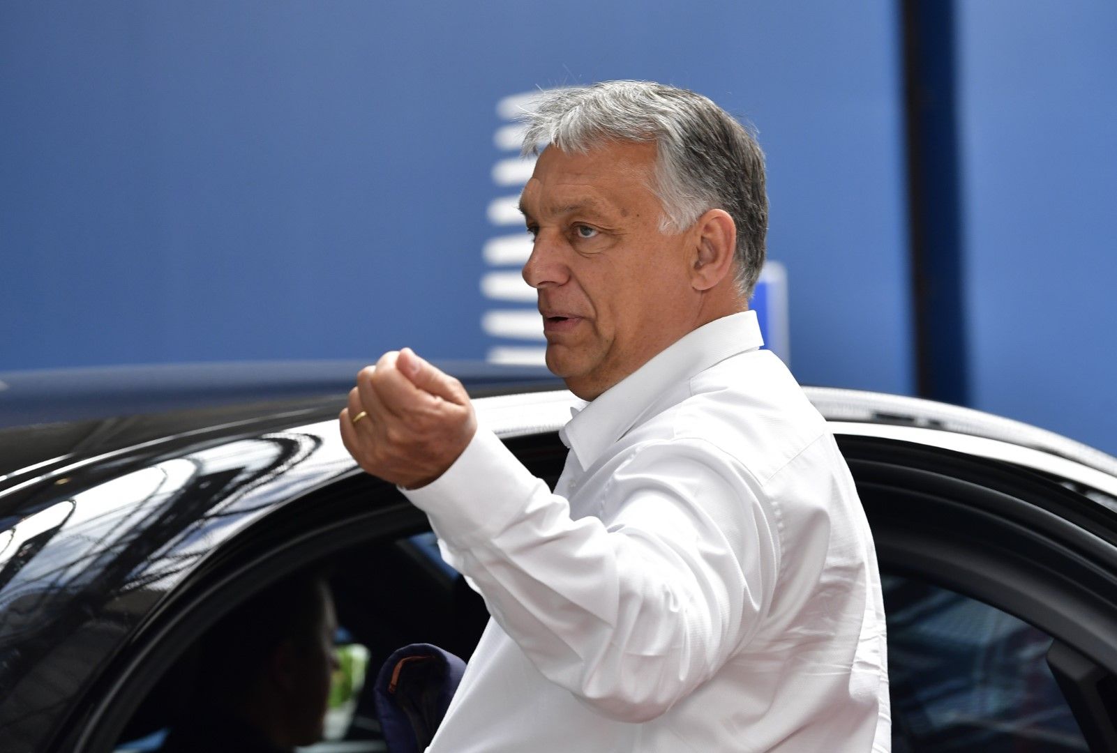 Виктор Орбан напуска сградата на Европейския съвет в Брюксел, 19 юли