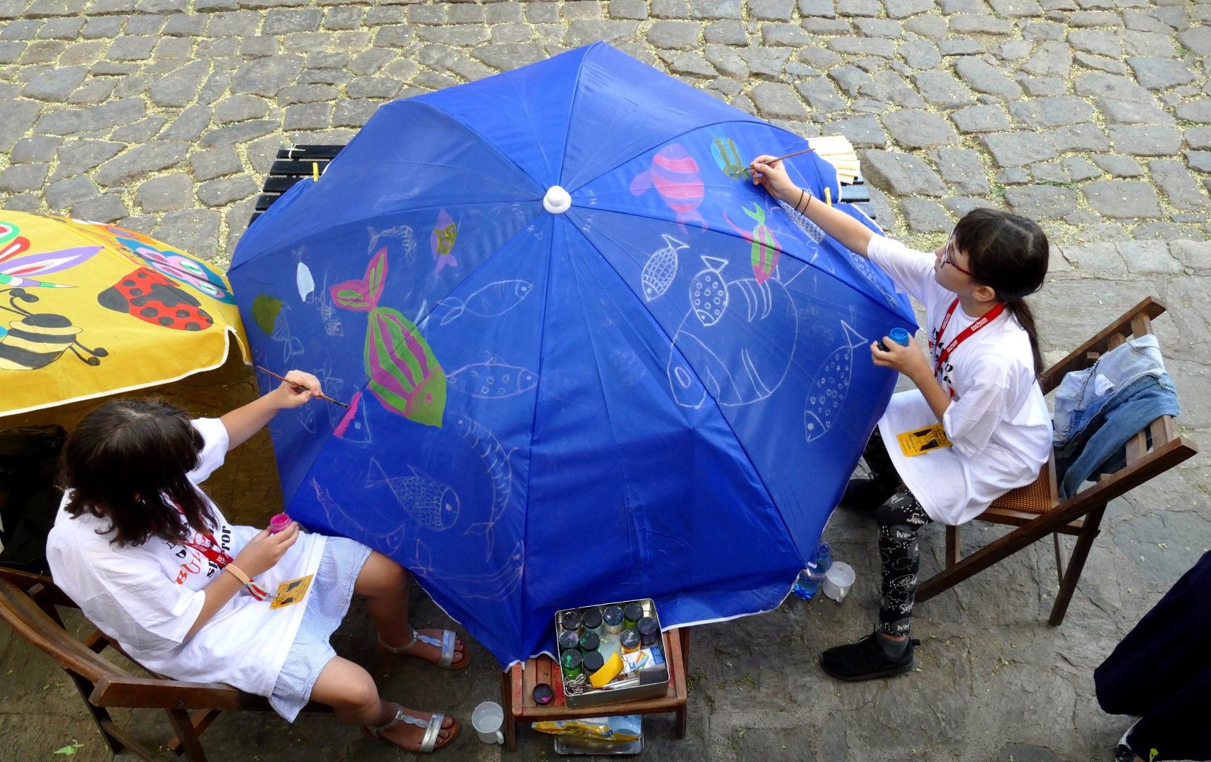  Десетки цветни чадъри украсиха фасадата на къщата - експозиция на Златю Бояджиев в Старинен Пловдив