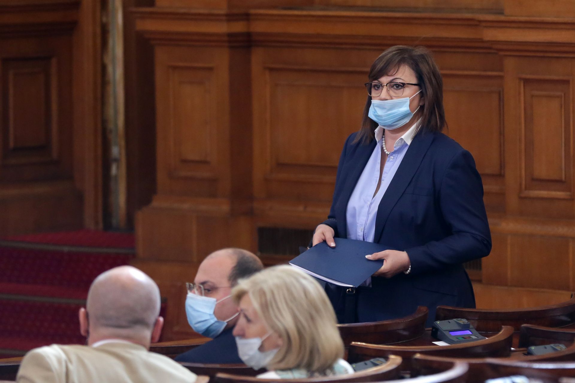 Корнелия Нинова и 76 нейни колеги от БСП внесоха мотивите за поредния вот на недоверие към правителството