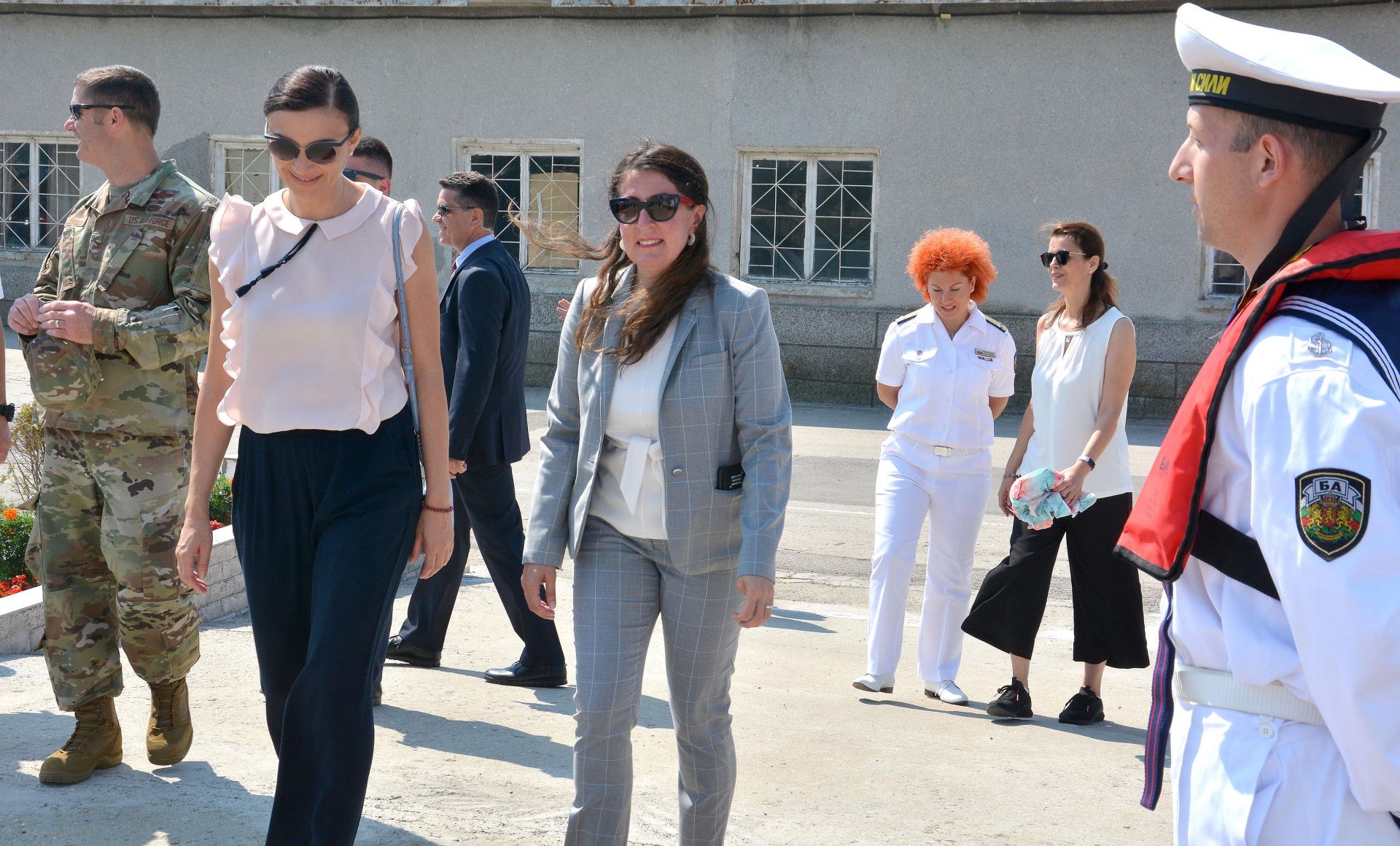 Посланикът на САЩ Херо Мустафа (средата) и посланикът на Грузия Тамуна Лилуашвили (ляво), посетиха Военноморския координационен елемент в пункт за базиране Варна