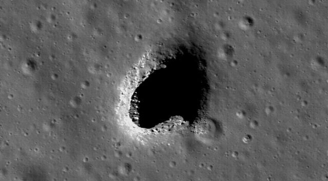 Пещерите на Луната