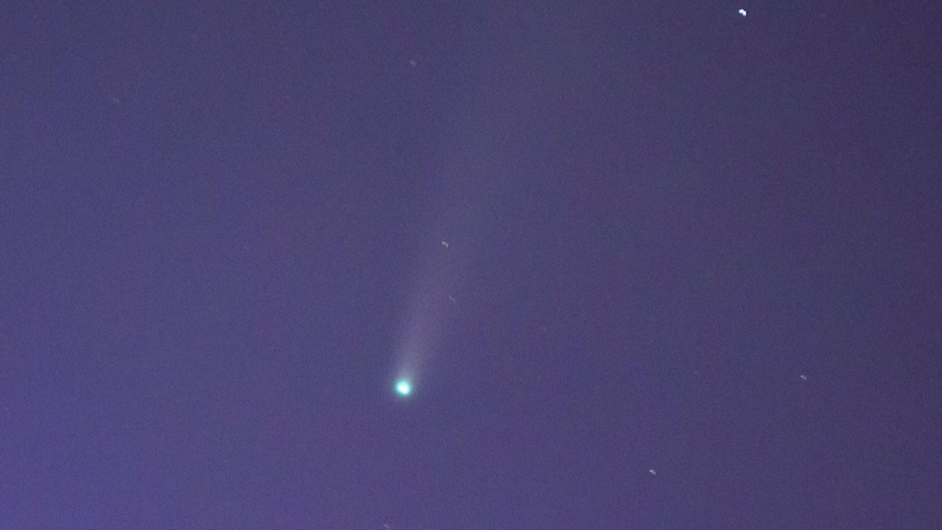 Кометата Неоуайз се видя в небето над столицата (снимки)