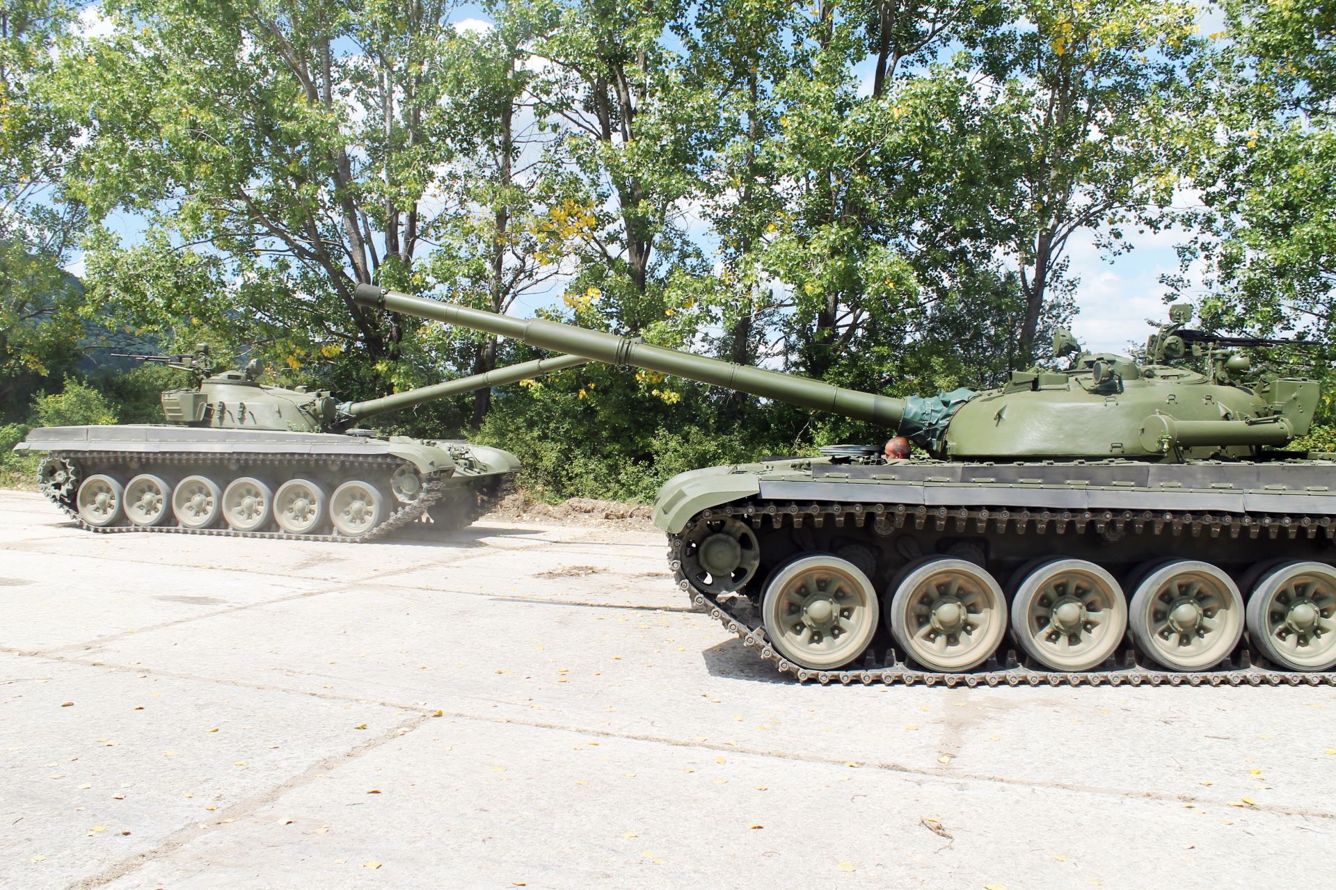 Изпитания ремонтирани танкове Т-72 в завод "ТЕРЕМ - Хан Крум" в Търговище 