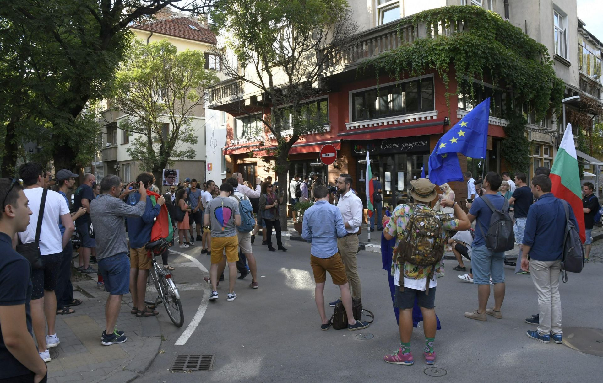 Протест “Масово пиене на евробира с Петьо Еврото и осемте му джудета“ в София 