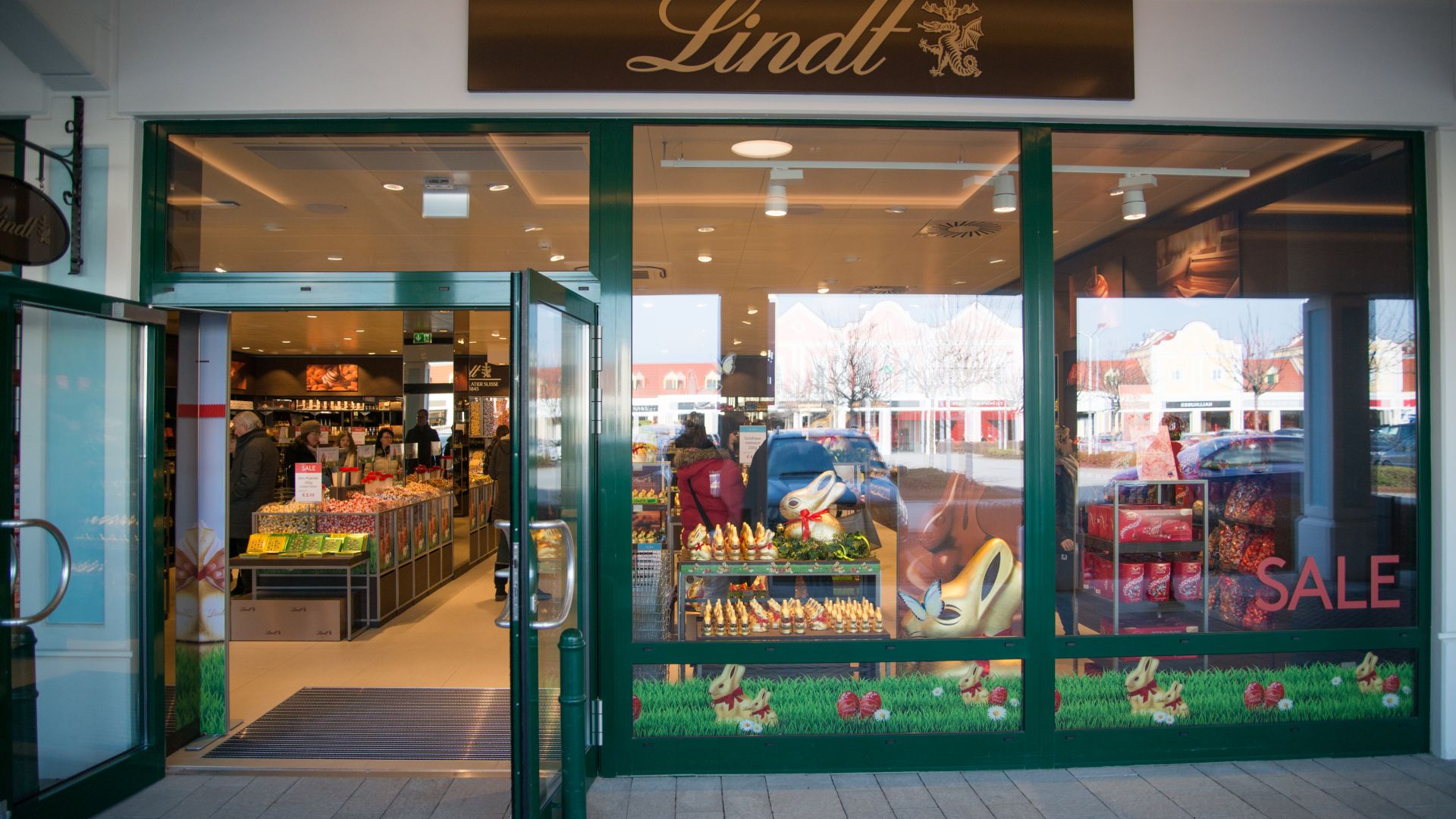 Шоколадовият гигант Lindt със срив в продажбите