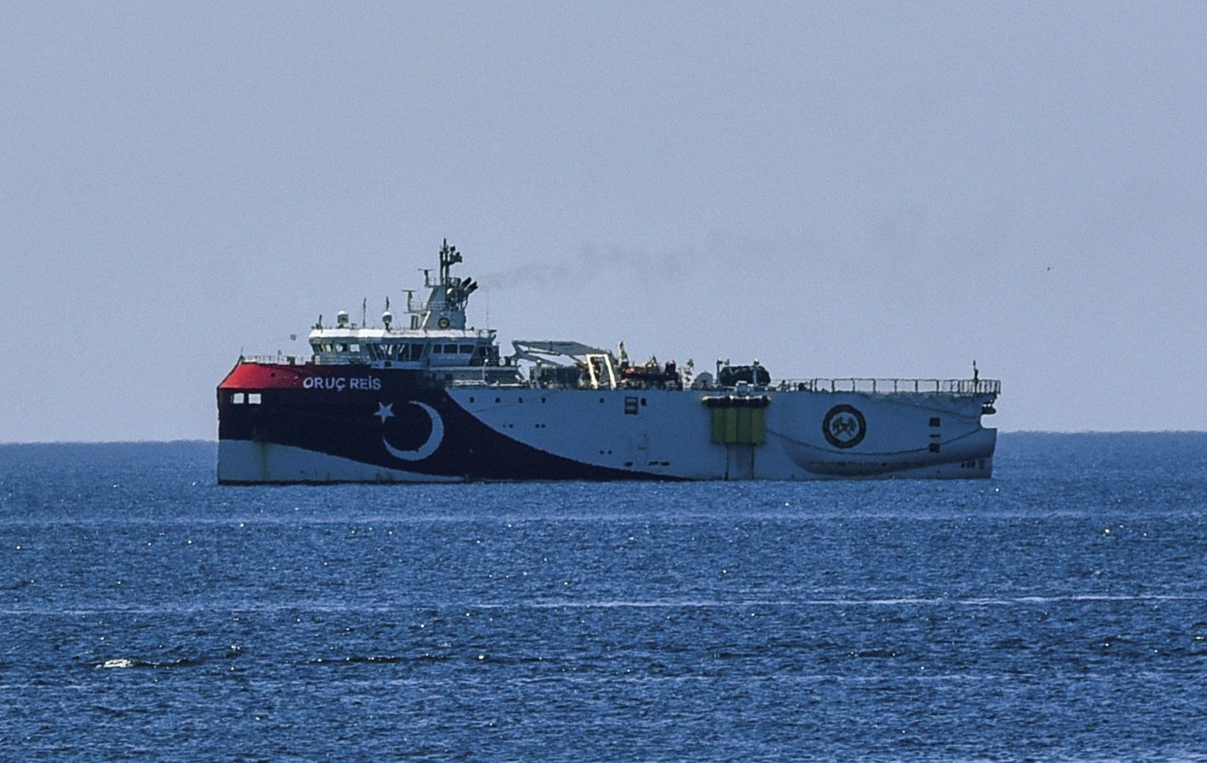 В момента в Средиземно море проучвателни дейности провеждат два турски кораба - "Барбарос Хайреттин" и "Оруч Реис" (на снимката)