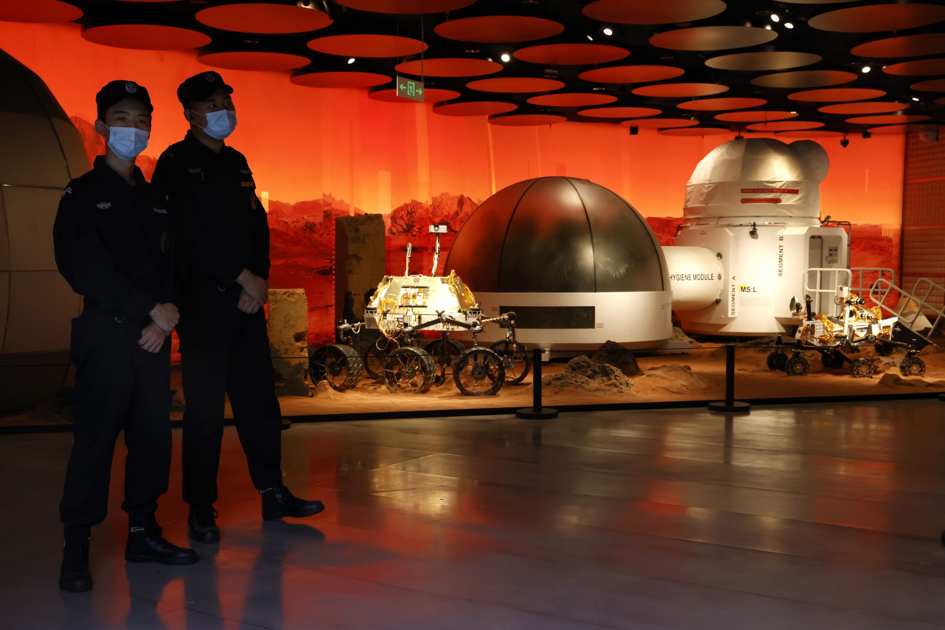 изложба, изобразяваща роувъри и био куполи на Марс в Пекин