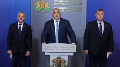 Вицепремиерът военен министър и лидер на ВМРО Красимир Каракачанов опроверга