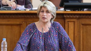 Весела Лечева призова кандидатите за лидер на БСП да оттеглят участието си от прекия избор