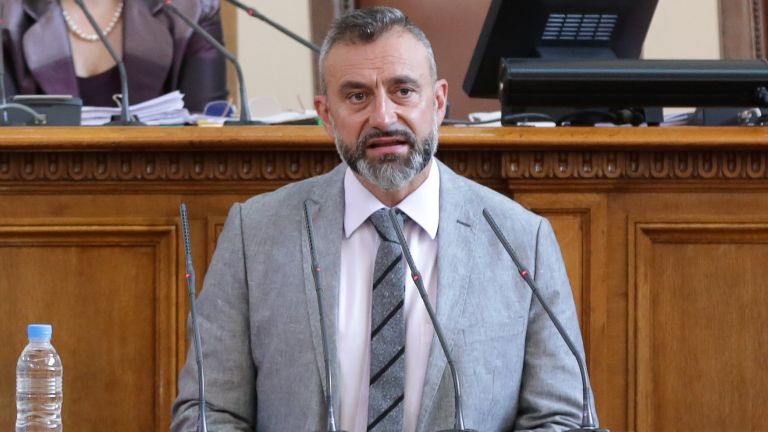 Калин Вельов подава оставка като зам.-министър на културата
