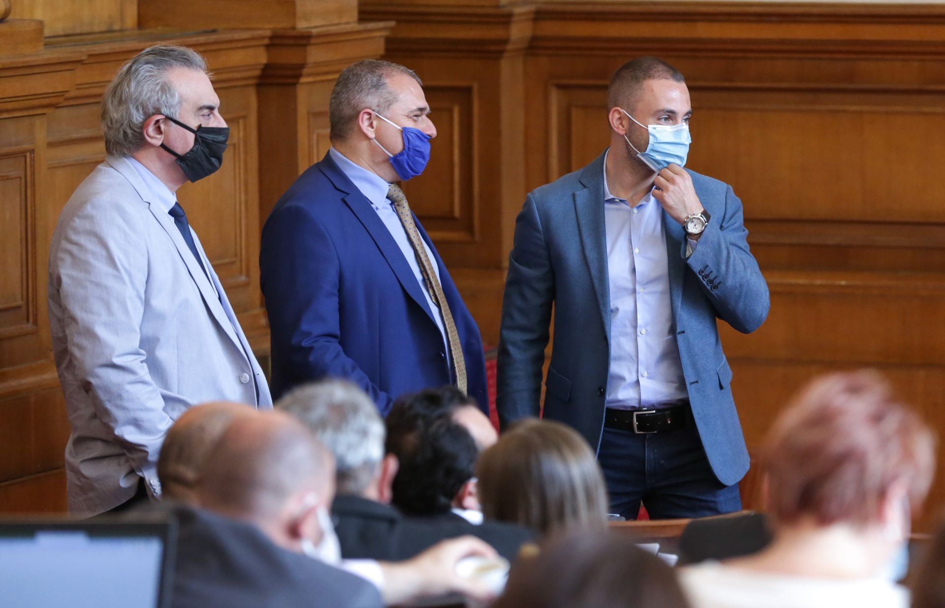 Депутатите Валентин Касабов, Искрен Веселинов и Александър Ненков в парламента по време на промените в хазарта