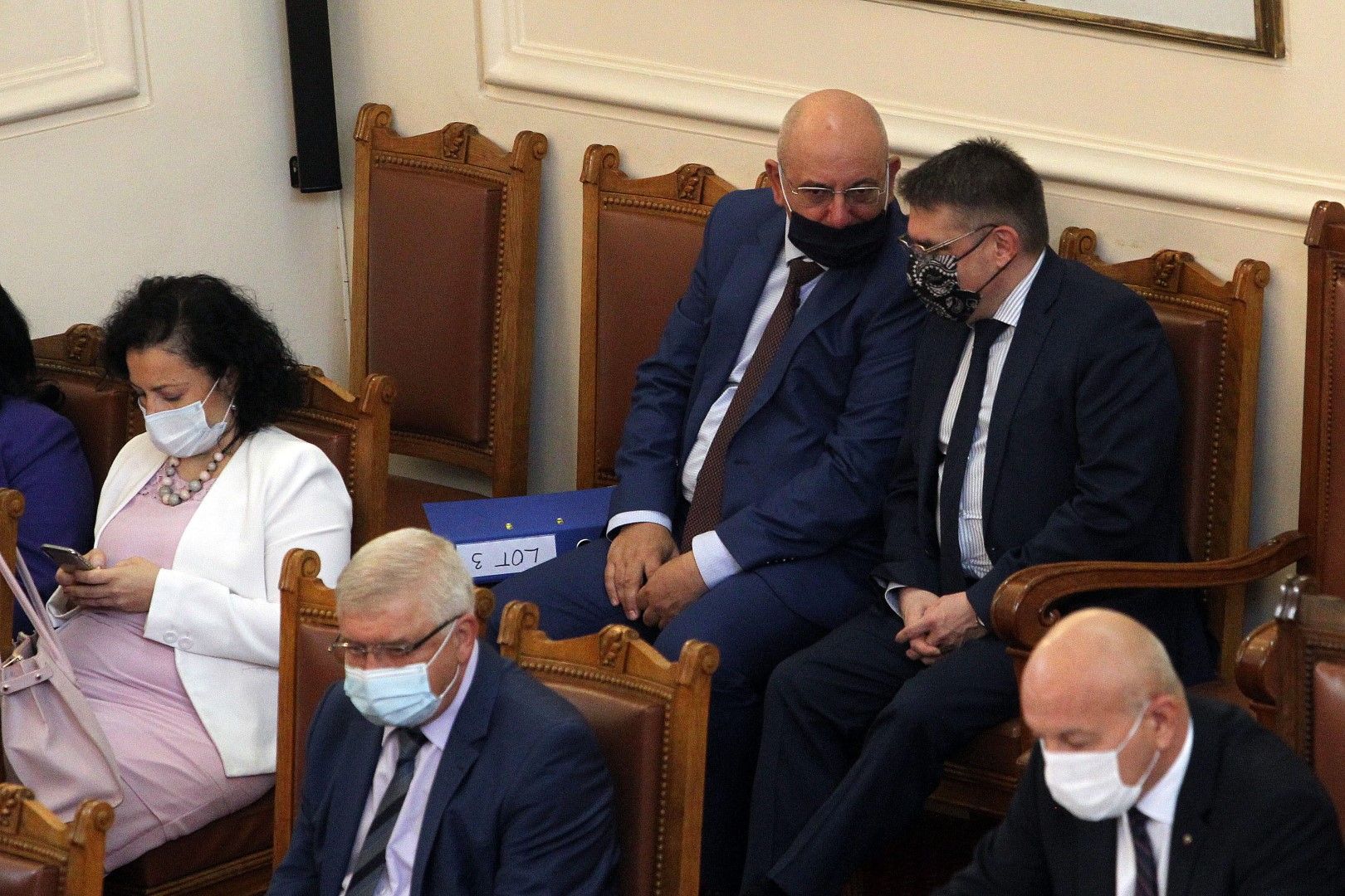 Членовете на кабинета присъстват в пленарна зала без премиера Бойко Борисов 